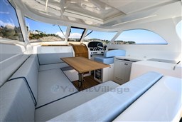 Toy 39 Outboard dinette view