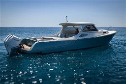 Toy 39 Outboard aft profile