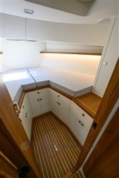 Toy 39 Outboard cabin
