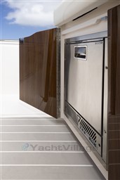 Cockpit fridge