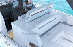 Tiara 39LS helm area