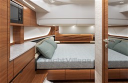 Tiara 39LS cabin