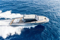 Santasevera 52 aerial running