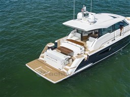 Tiara EX60 aft view