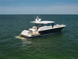 Tiara EX60 aft profile