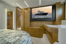 Tiara EX60 cabin detail