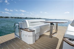 Tiara EX60 aft lounge