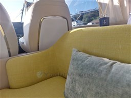 {I} Lounge detail