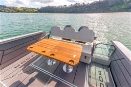 Saxdor 320 GTC cockpit dinette