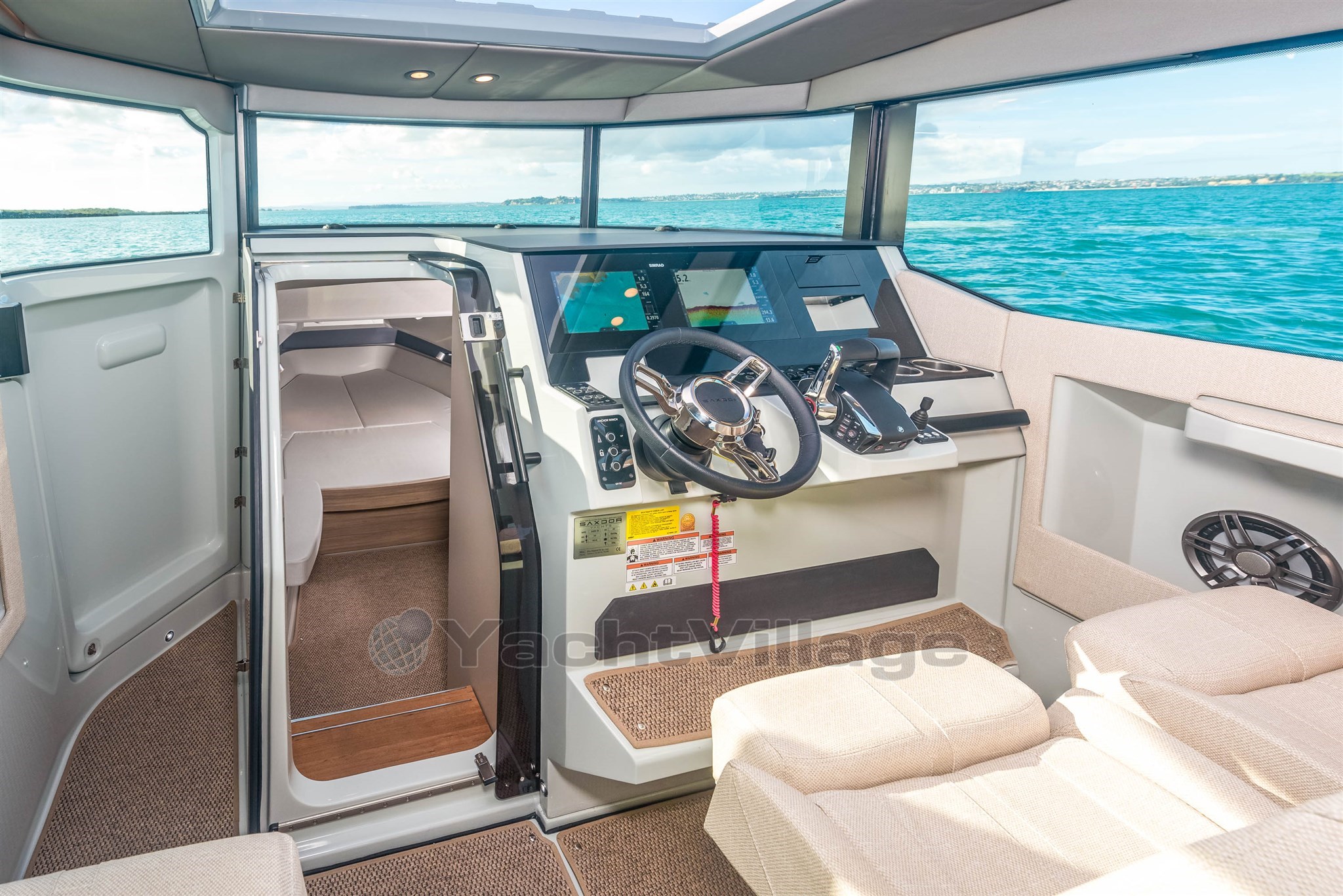 Saxdor 320 GTC helm station