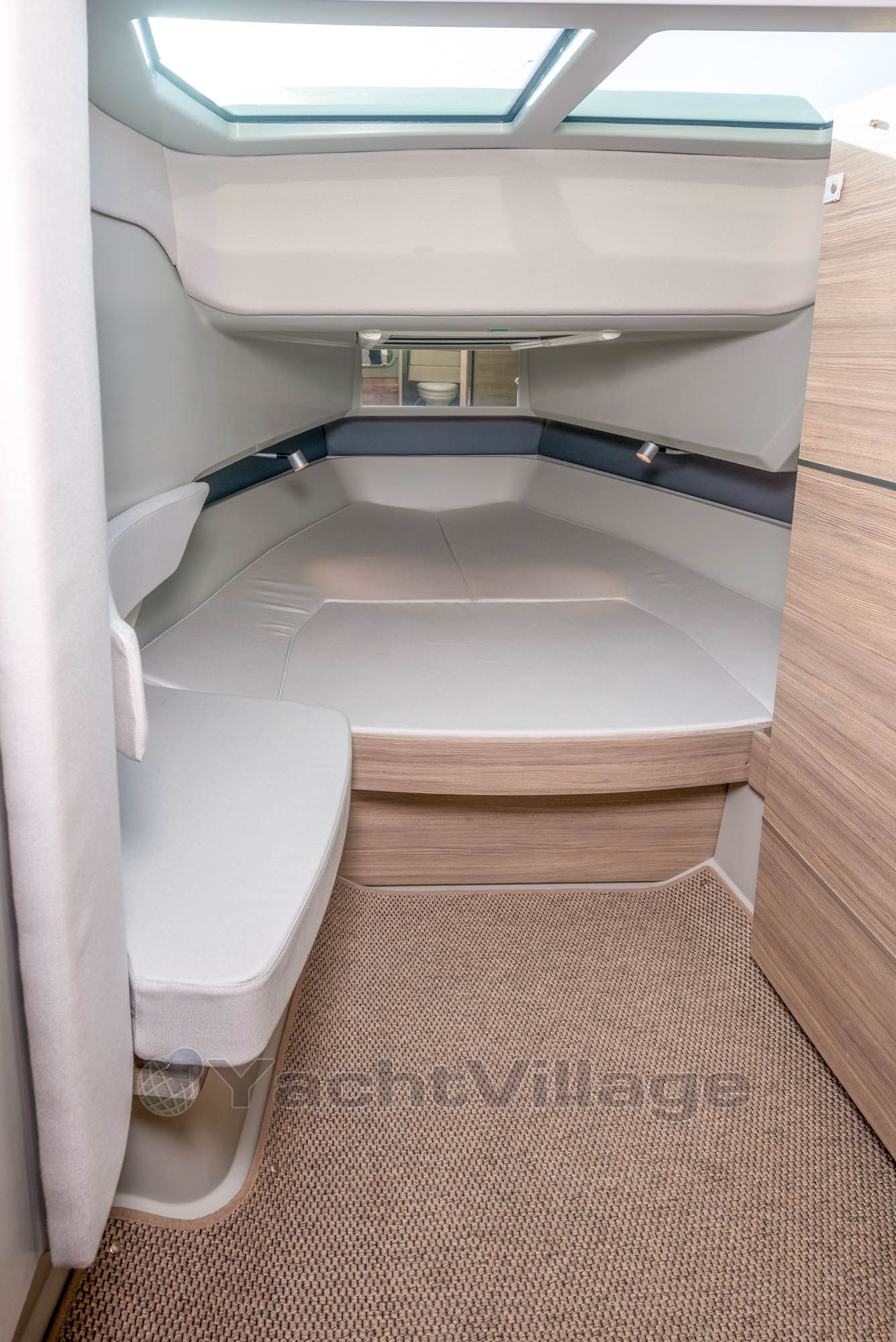 Saxdor 320 GTC cabin view