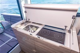 Saxdor 320 GTC galley