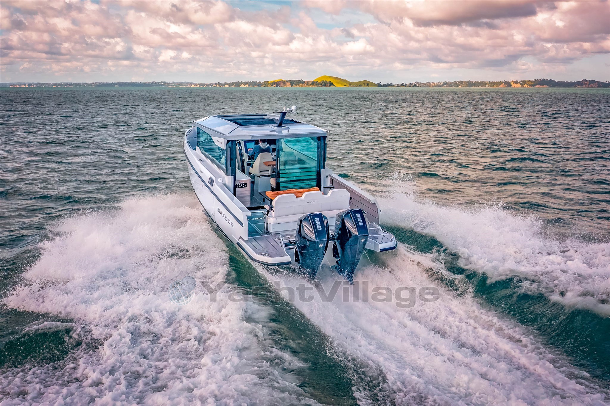 Saxdor 320 GTC aft view