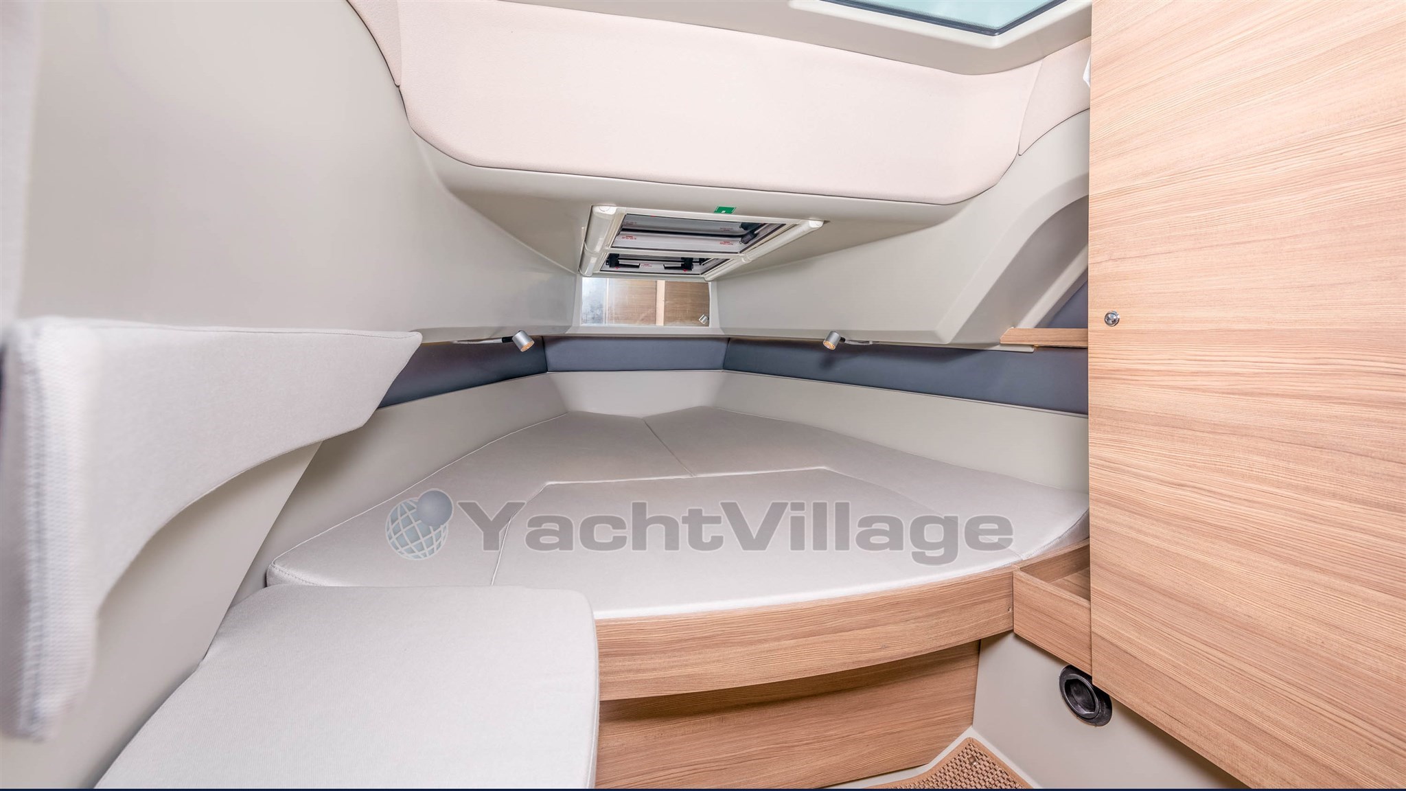 Saxdor 320 GTC cabin