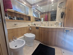 Riva 85 Opera owner's bathroom