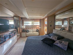 Riva Opera 85 owner's cabin detail