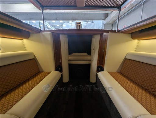 {I}Cabin with opened top
