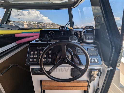 Helm station