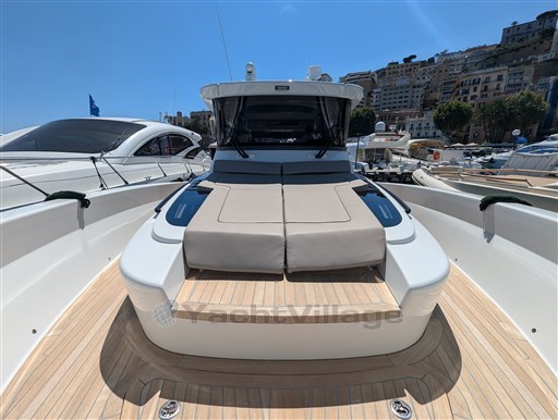 Bow deck sunpad
