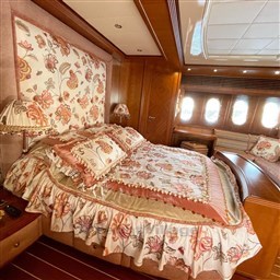 Alalunga 85 Sport X owner's cabin