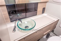 Saxdor 320 GTC bathroom