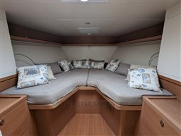 Toy Tender 47 master cabin