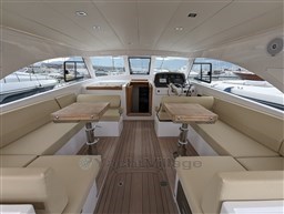 Toy Tender 47 cockpit dinette