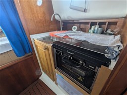 Canamer 33 galley
