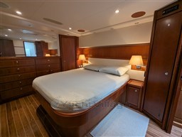 Bertram 630 Owner's cabin
