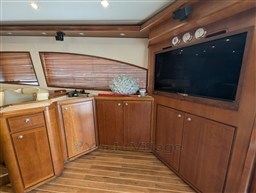 Bertram 630 salon detail