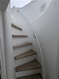 Bertram 630 Fly stairs