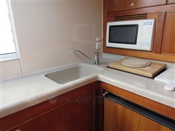 Riviera 4000 Offshore, galley detail