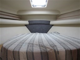 Riviera 4000 Offshore, master cabin