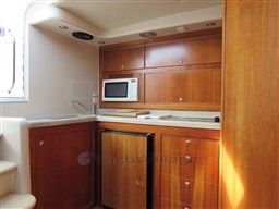 Riviera 4000 Offshore, galley
