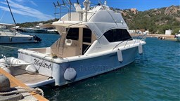 Riviera 33 fly exterior