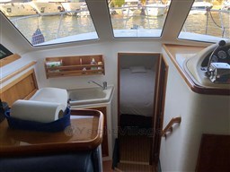Riviera 33 fly cabin