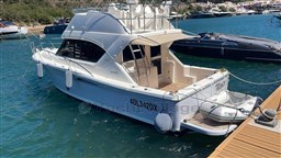 Riviera 33 fly lateral view