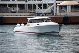 Toy 39 Outboard, bow profile