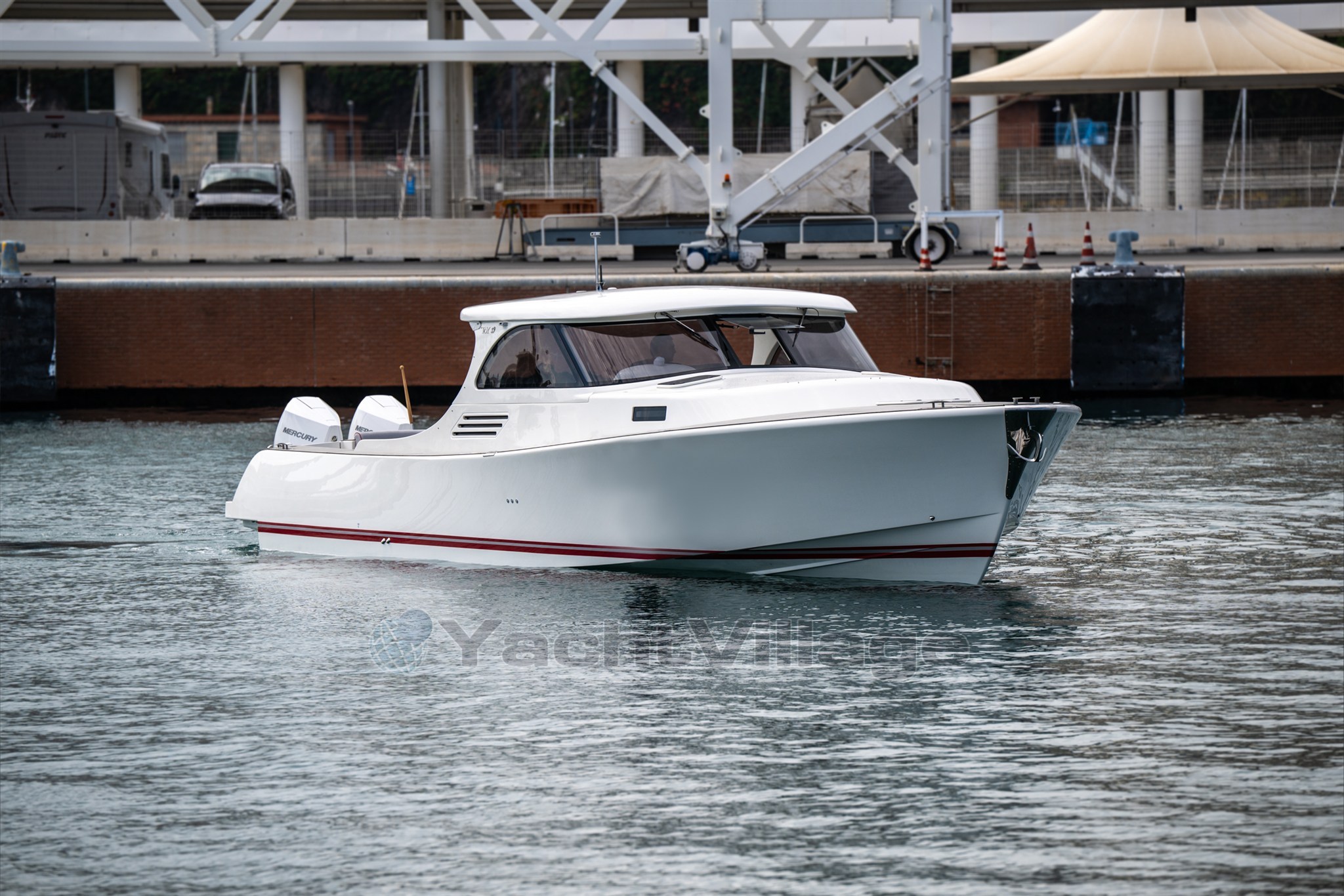 Toy 39 Outboard, bow profile