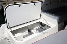 Toy 39 Outboard, sunpad storage