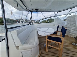 Viking 45 Open, cockpit dinette