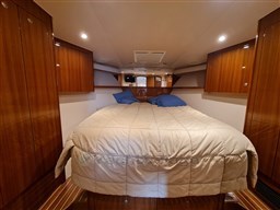 Viking 45 Open, master cabin