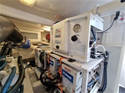 Viking 45 Open, engine room detail