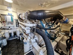 Viking 45 Open stbd engine