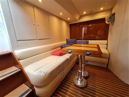 Viking 45 Open, dinette