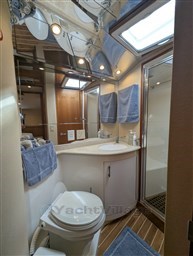 Hatteras 50 head and shower