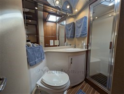 Hatteras 50 master head