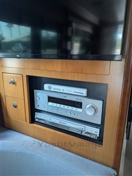 Hatteras 50 v and stereo system