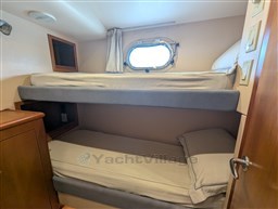 Hatteras 50 guest cabin