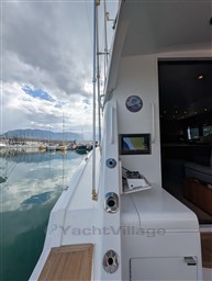 Hatteras 50 cockpit display